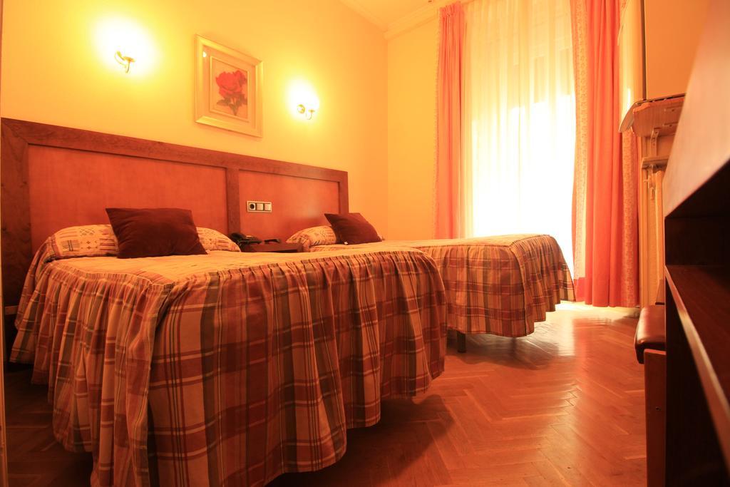 Hostal Greco Gran Via มาดริด ภายนอก รูปภาพ
