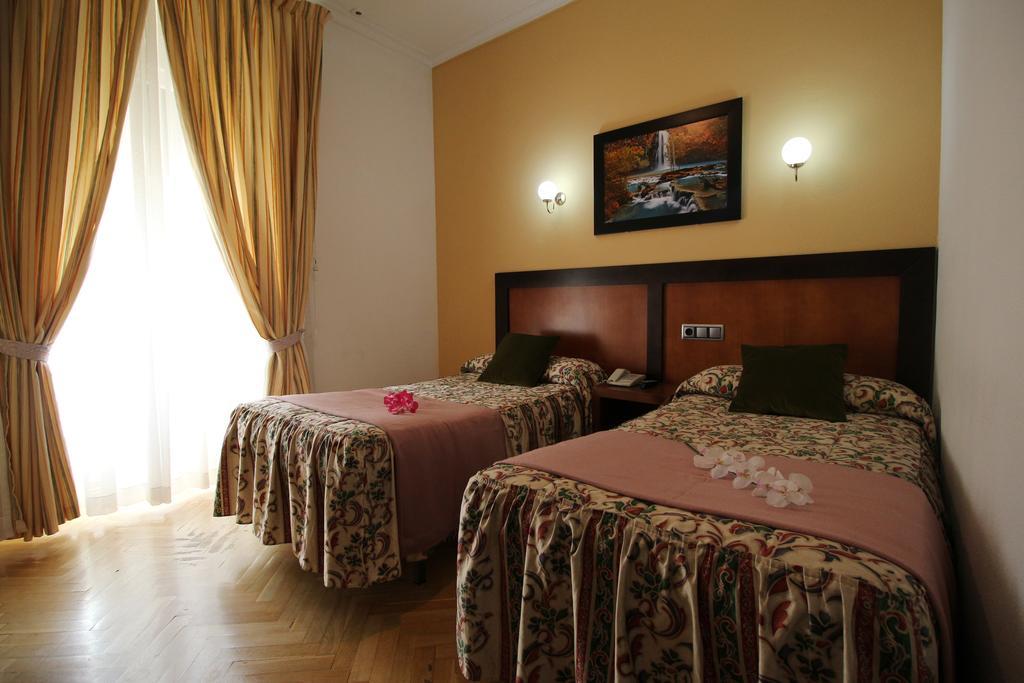 Hostal Greco Gran Via มาดริด ภายนอก รูปภาพ