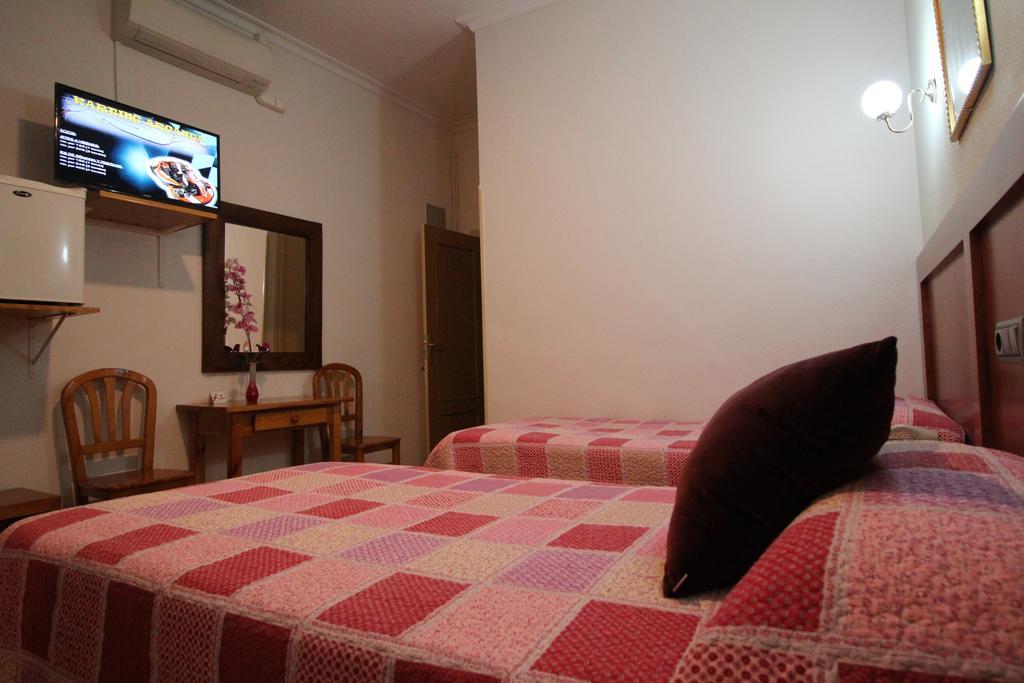 Hostal Greco Gran Via มาดริด ภายนอก รูปภาพ