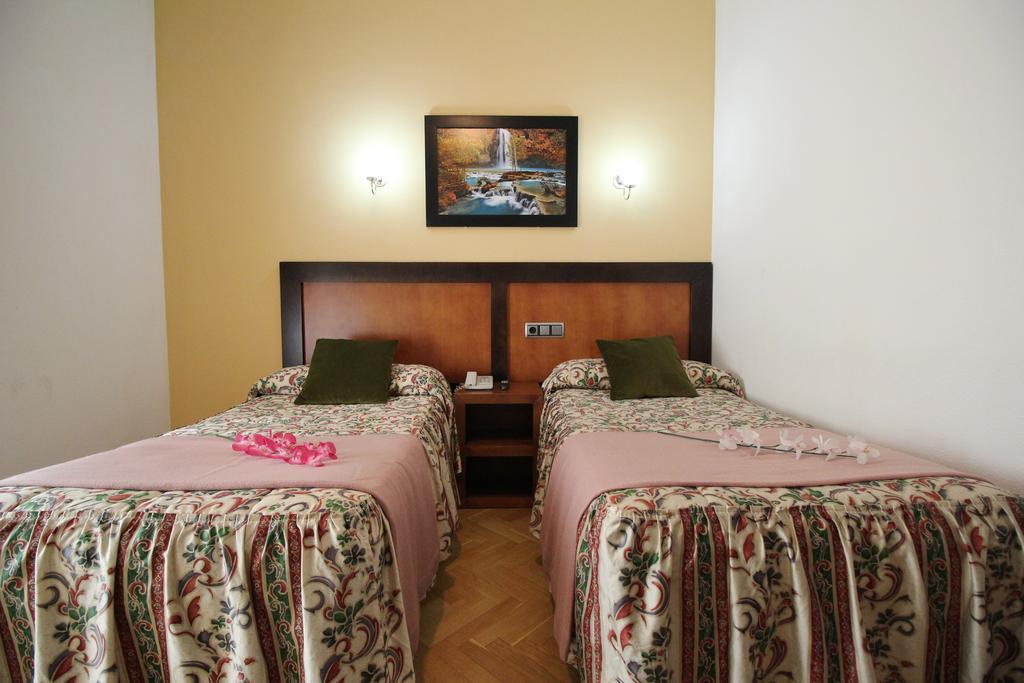 Hostal Greco Gran Via มาดริด ภายนอก รูปภาพ