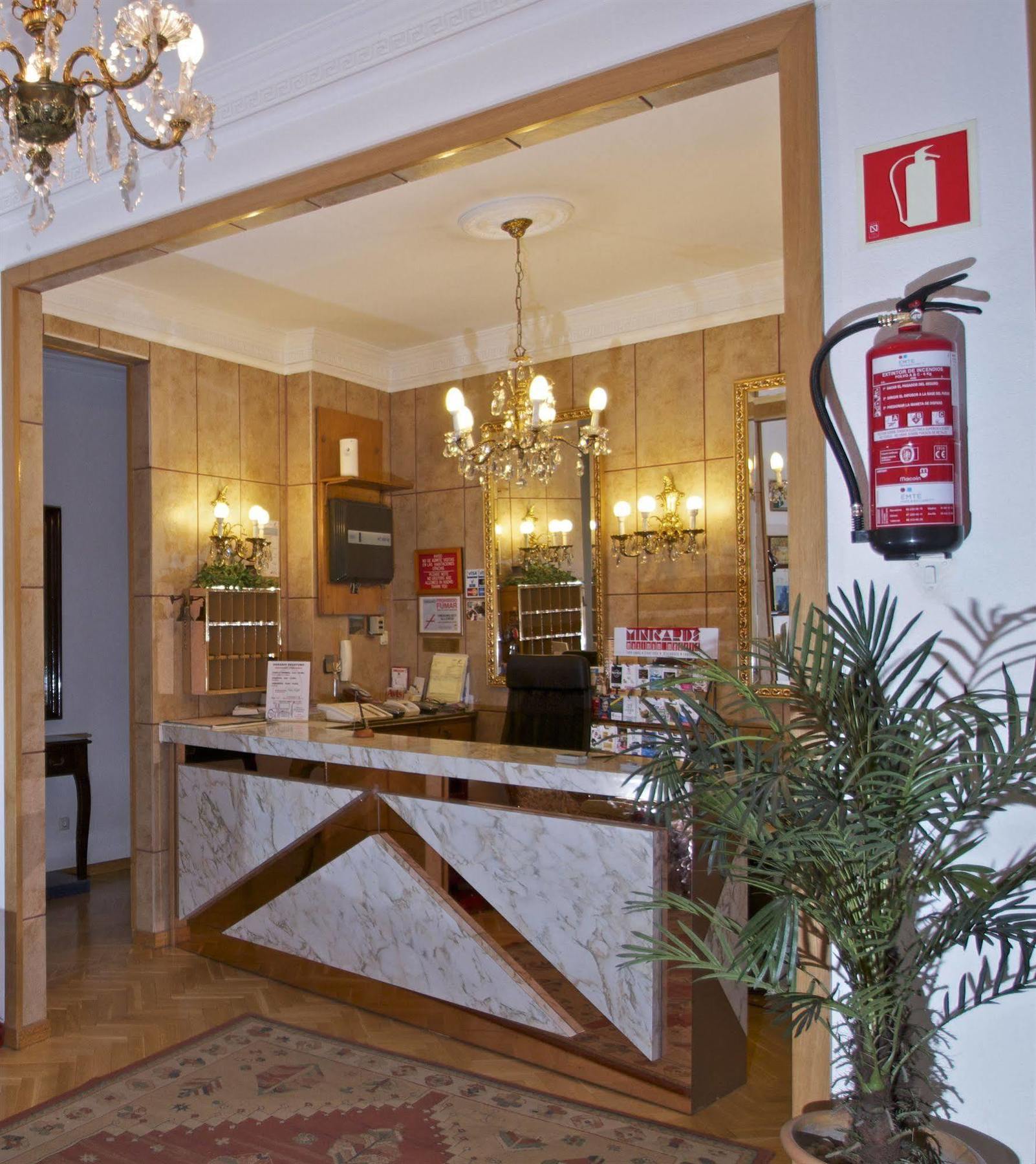 Hostal Greco Gran Via มาดริด ภายนอก รูปภาพ