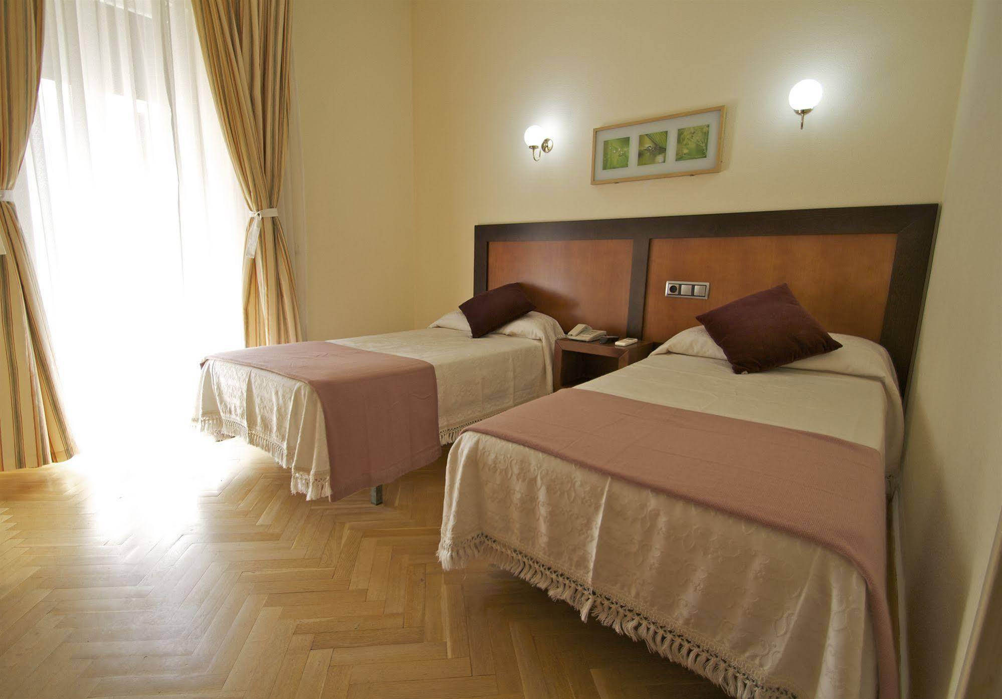 Hostal Greco Gran Via มาดริด ภายนอก รูปภาพ