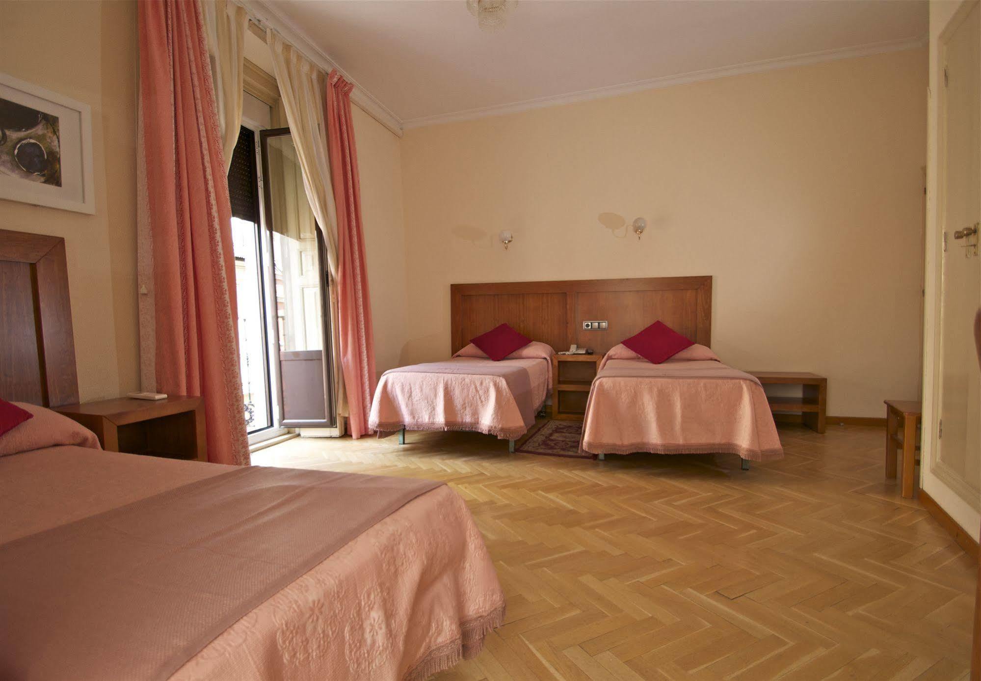 Hostal Greco Gran Via มาดริด ภายนอก รูปภาพ