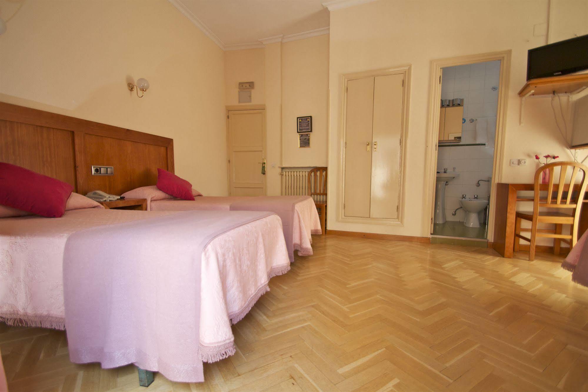 Hostal Greco Gran Via มาดริด ภายนอก รูปภาพ