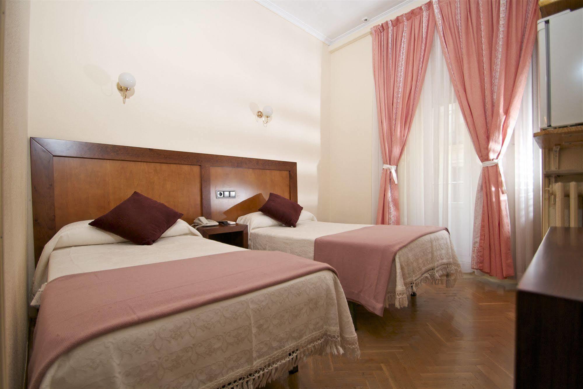 Hostal Greco Gran Via มาดริด ภายนอก รูปภาพ