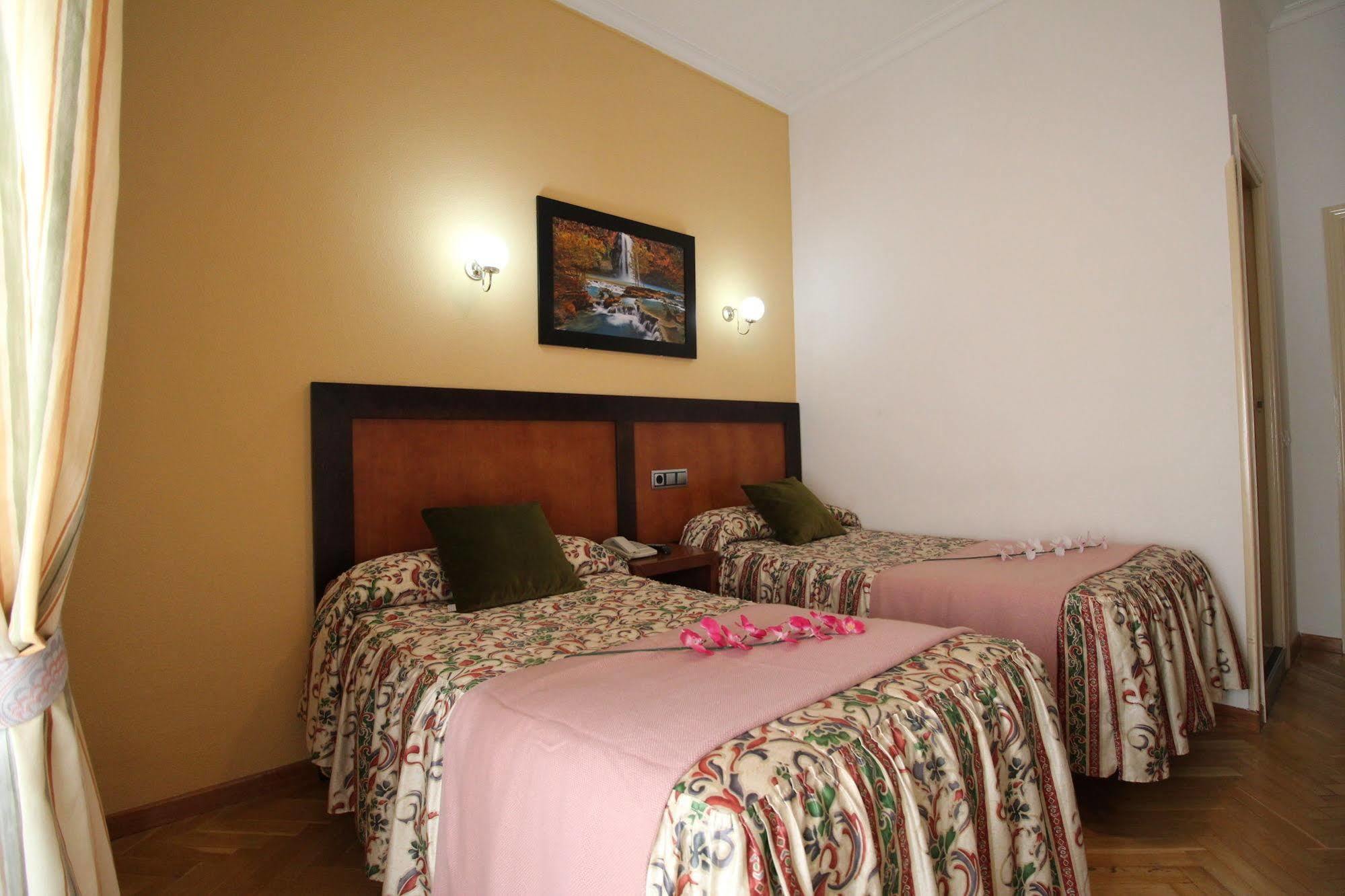 Hostal Greco Gran Via มาดริด ภายนอก รูปภาพ