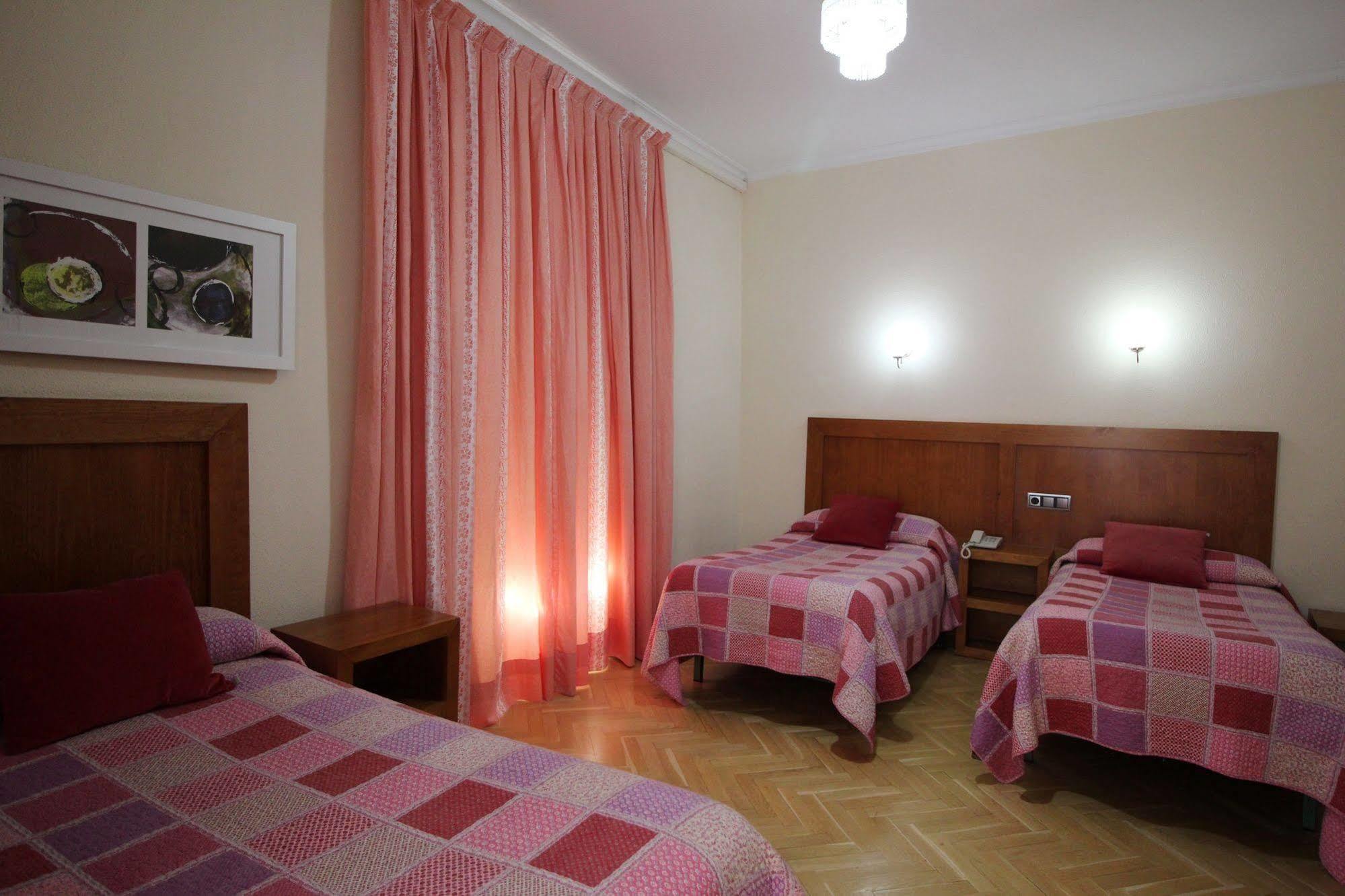 Hostal Greco Gran Via มาดริด ภายนอก รูปภาพ