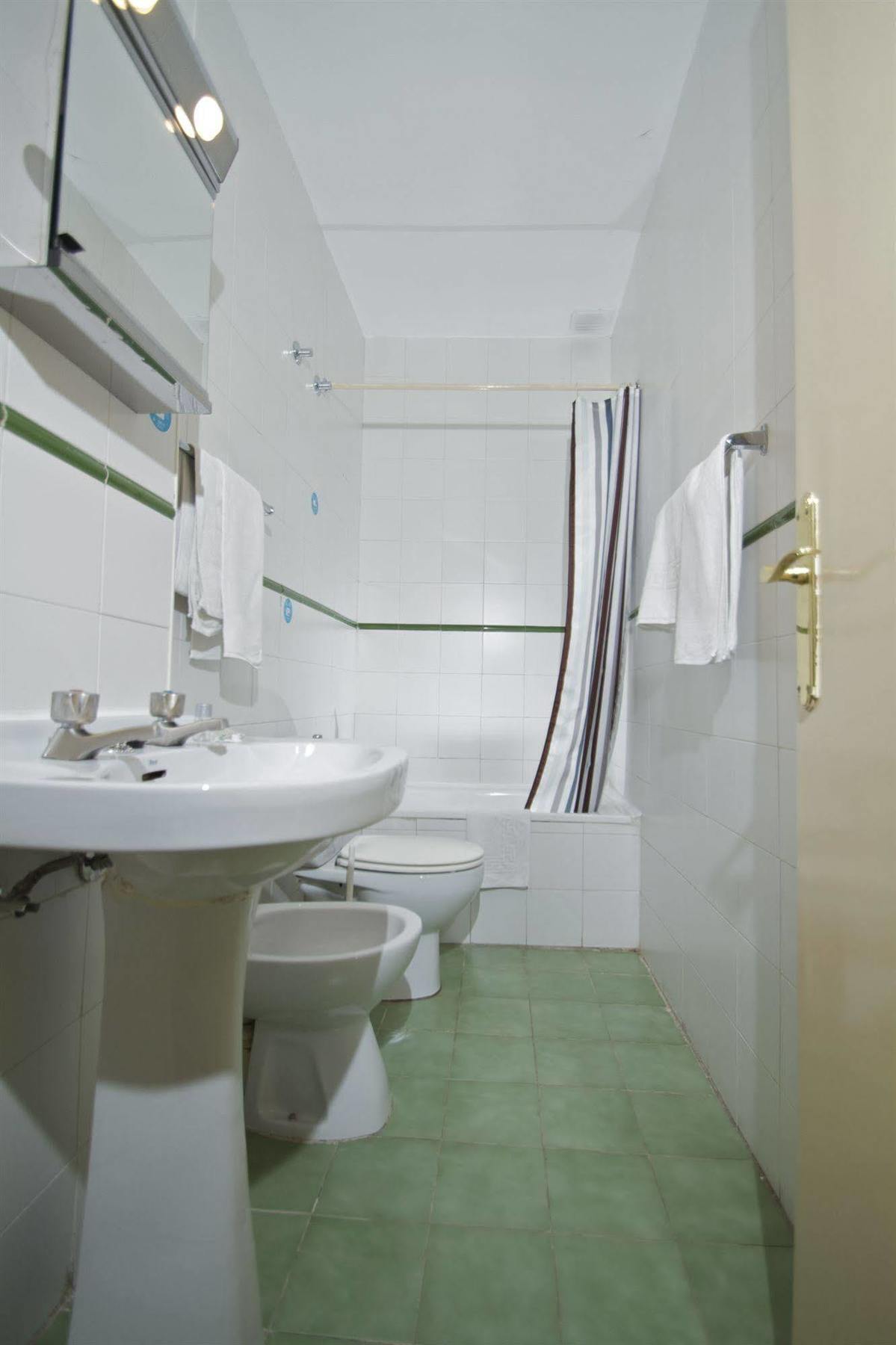 Hostal Greco Gran Via มาดริด ภายนอก รูปภาพ
