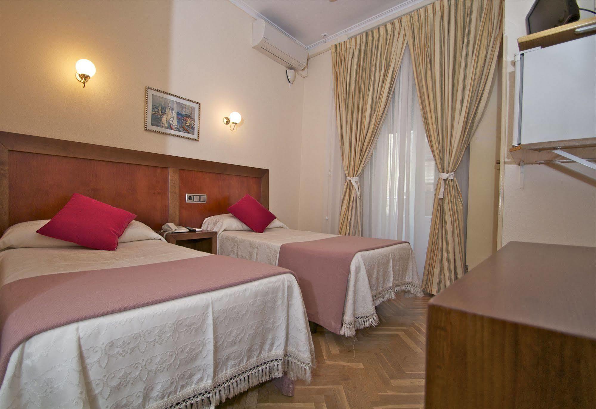 Hostal Greco Gran Via มาดริด ภายนอก รูปภาพ